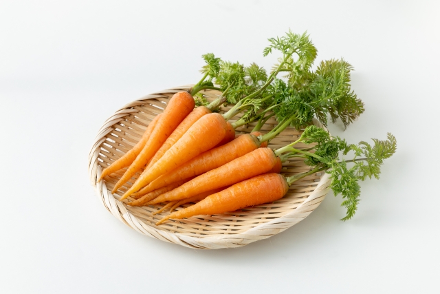 その目の疲れ、血不足かも。新緑の季節に取り入れたいにんじんの薬膳